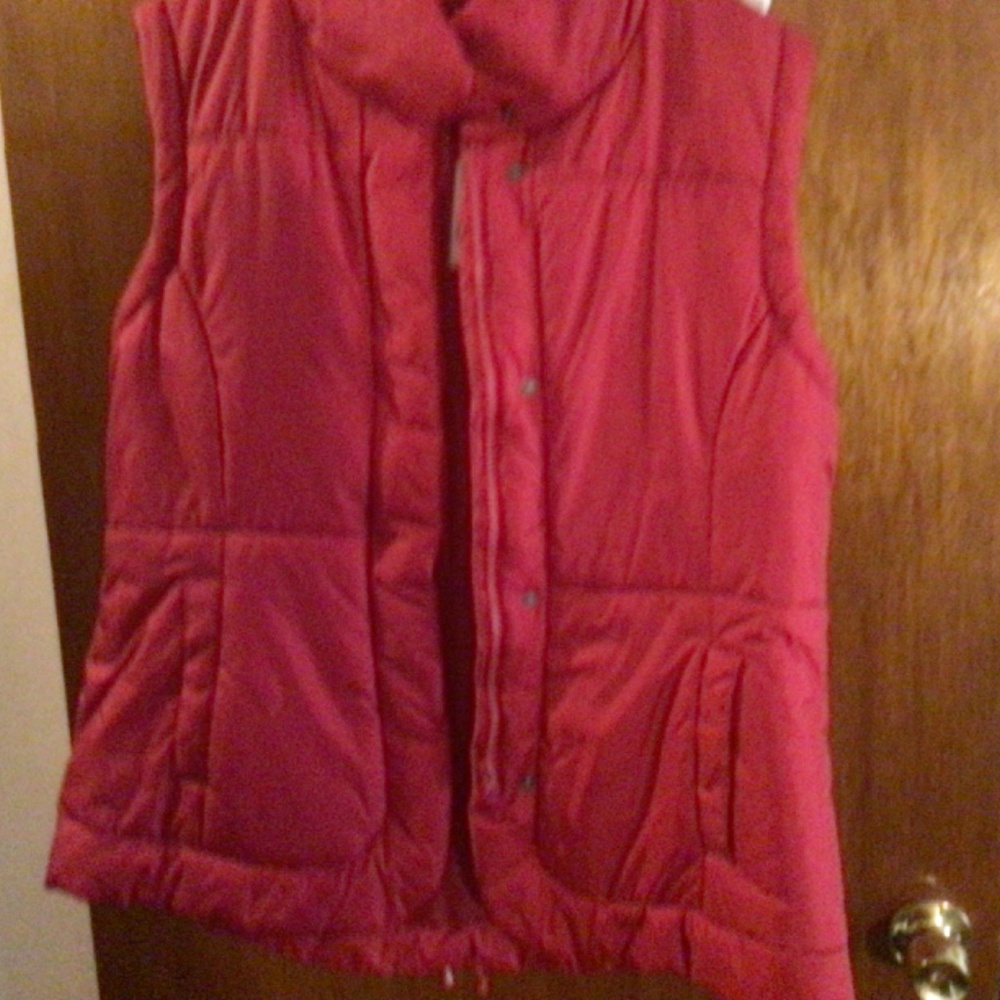 Red vest - Picture 2 of 2